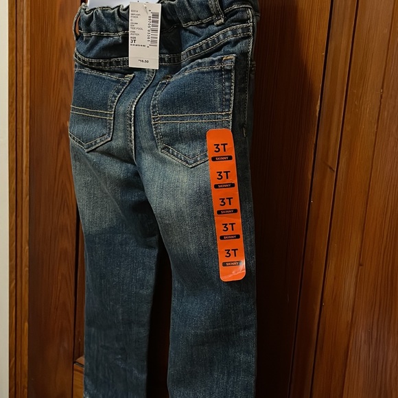 The children place - Picture 3 of 5